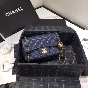 Chanel Classic Flap Medium in Quilted